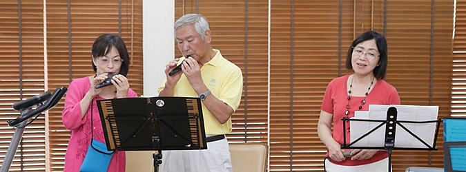 砂子澤さんとオカリナを吹く2名の方